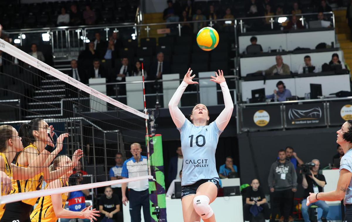 Calcit Volley : Vakifbank | Kamničanke so na prvi tekmi lige prvakinj z 1:3 izgubile proti šestkratnim evropskim klubskim prvakinjam Vakifbank. | Foto CEV