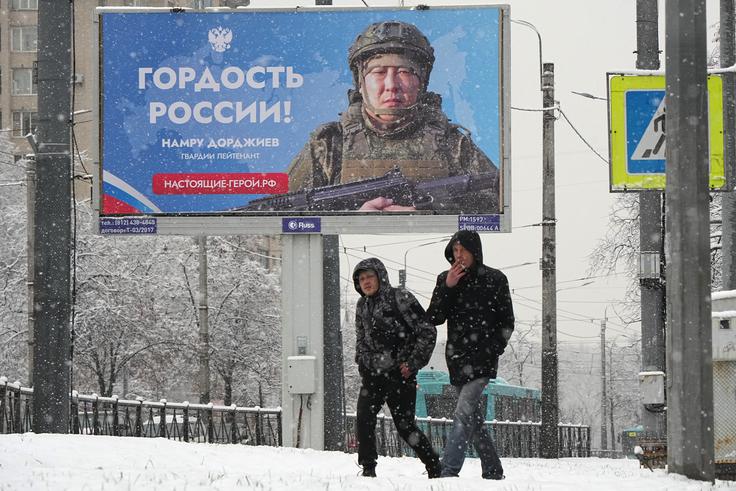 Družine pogodbenih vojakov, ubitih v Ukrajini, se soočajo s težavami pri prejemanju regionalnih nadomestil v primeru smrti, poročajo ruski mediji.  | Foto: Guliverimage