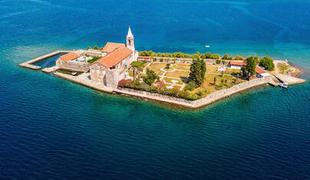 Naprodaj je izjemno priljubljen črnogorski otok