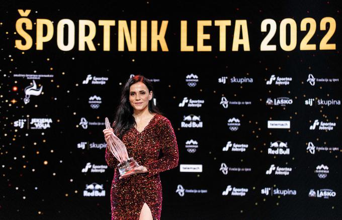 Kotnikova je na prireditvi Športnik leta 2022 prejela priznanje OKS. | Foto: Grega Valančič/Sportida