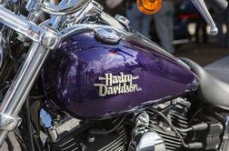 Papežev harley-davidson na dražbo