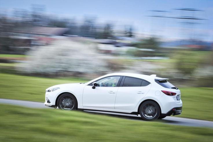 Pri Mazdi so, verjetno ne da bi se zavedali, izdelali tekmeca volkswagnu golfu GTD – edinemu dizelskemu športniku segmenta. | Foto: 
