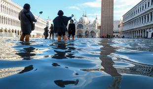 V Benetkah izredne razmere, Markov trg ostaja poplavljen #video