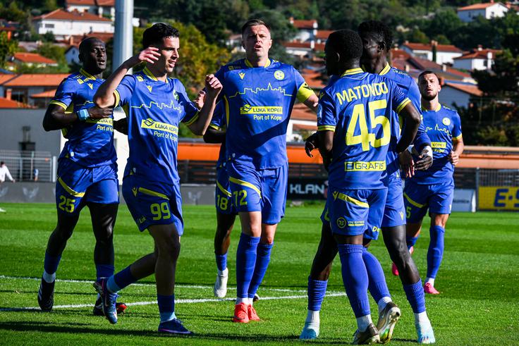 Kanarčki so dobili zadnji dve tekmi v Sežani. Brez prejetega gola so odpravili Nafto (2:0) in Brinje (5:0).  | Foto: Aleš Fevžer