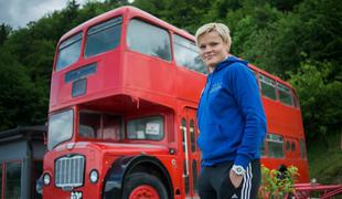 Po Urškini zmagi v Londonu je kupil rdeč angleški "double-decker", kaj bo storil po uspehih Tine in Ane?