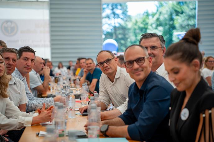 Demokrati, Anže Logar, Eva Irgl | Prvo srečanje stranke Demokrati, na katerem so ustanovili strokovni svet stranke, predsednik Demokratov Anže Logar pa je predstavil svojo vizijo prihodnje vlade. | Foto STA