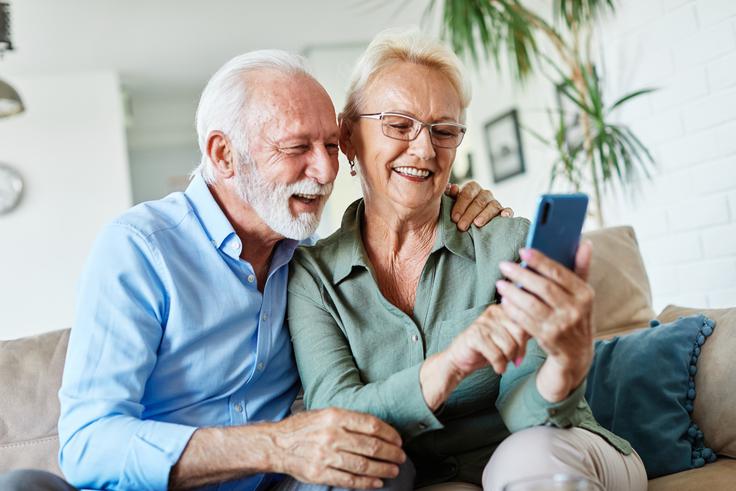 pametni telefon, starejši | Foto: Shutterstock