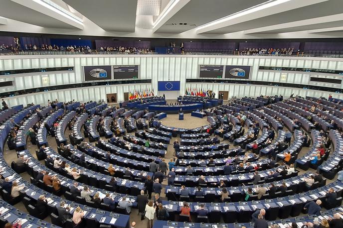 Evropski parlament Strasbourg | V resoluciji, sprejeti s 500 glasovi za, 21 proti in 24 vzdržanimi, so poslanci obsodili napad Hamasa, izrazili podporo Izraelu in njegovim prebivalcem ter poudarili potrebo po "odstranitvi teroristične organizacije Hamas". Pozvali so še k izpustitvi vseh ugrabljenih talcev. | Foto K. M.