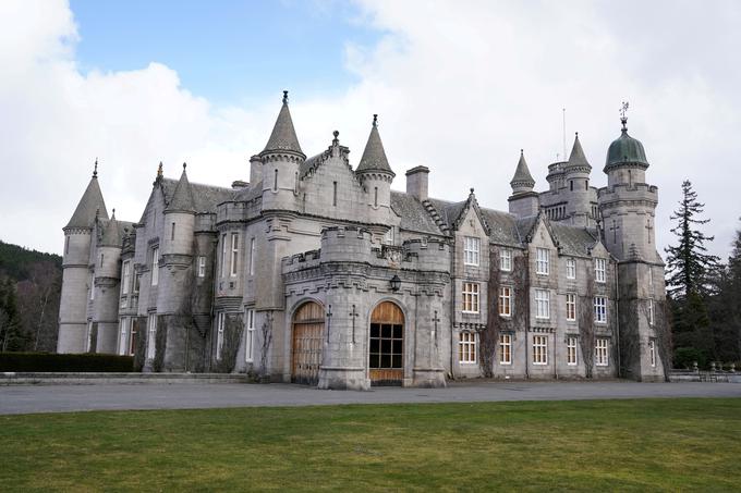 Grad Balmoral, kraljičina poletna rezidenca na Škotskem | Foto: Reuters