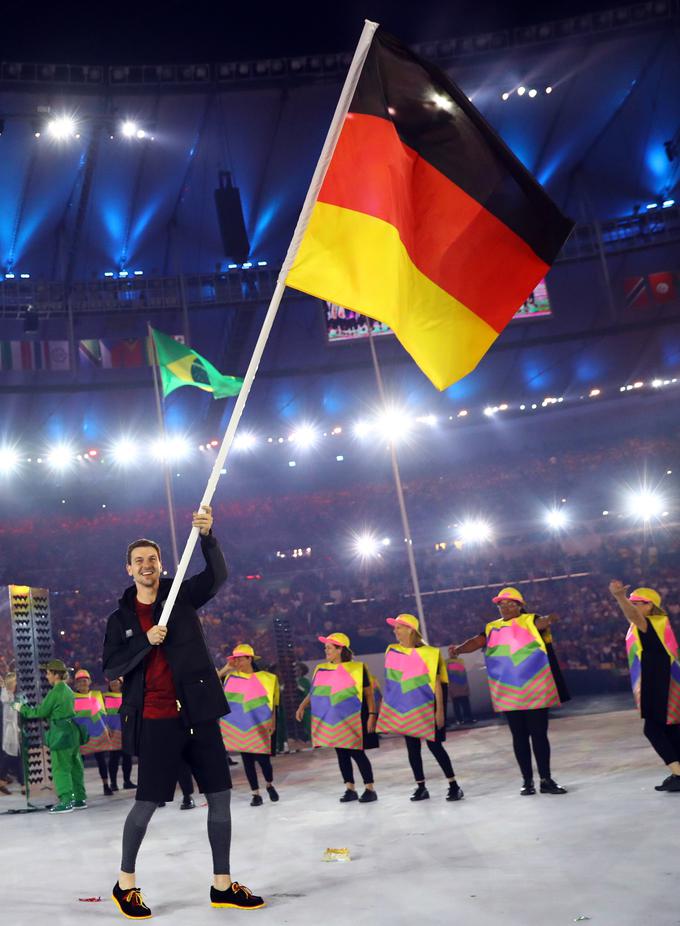 Nemci tako cenijo namizni tenis, da je Timo Boll nosil zastavo na otvoritveni slovesnosti OI 2016 v Riu. | Foto: Reuters