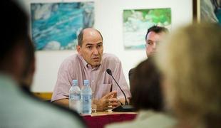 Janša: Slovenci nismo nikomur nič dolžni