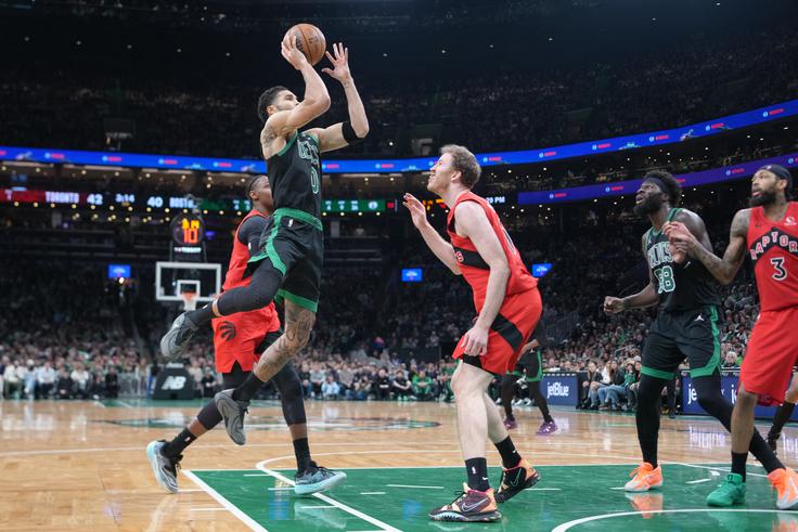 Jayson Tatum je proti Torontu prispeval 23 točk in 13 skokov. | Foto: Reuters