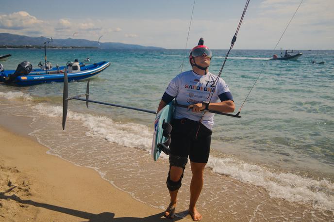 Toni Vodišek | Toni Vodišek po drugem dnevu v jadralnem razredu formula kite na svetovnem prvenstvu v Cagliariju še naprej drži četrto mesto. | Foto Alan Bučar Vukšić
