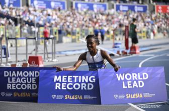 Kenijka Kipyegon na Poljskem za las zgrešila dolgoletni svetovni rekord