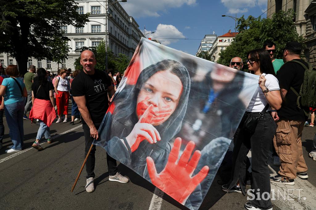 Protestniki pred poslopjem srbske vlade v Beogradu
