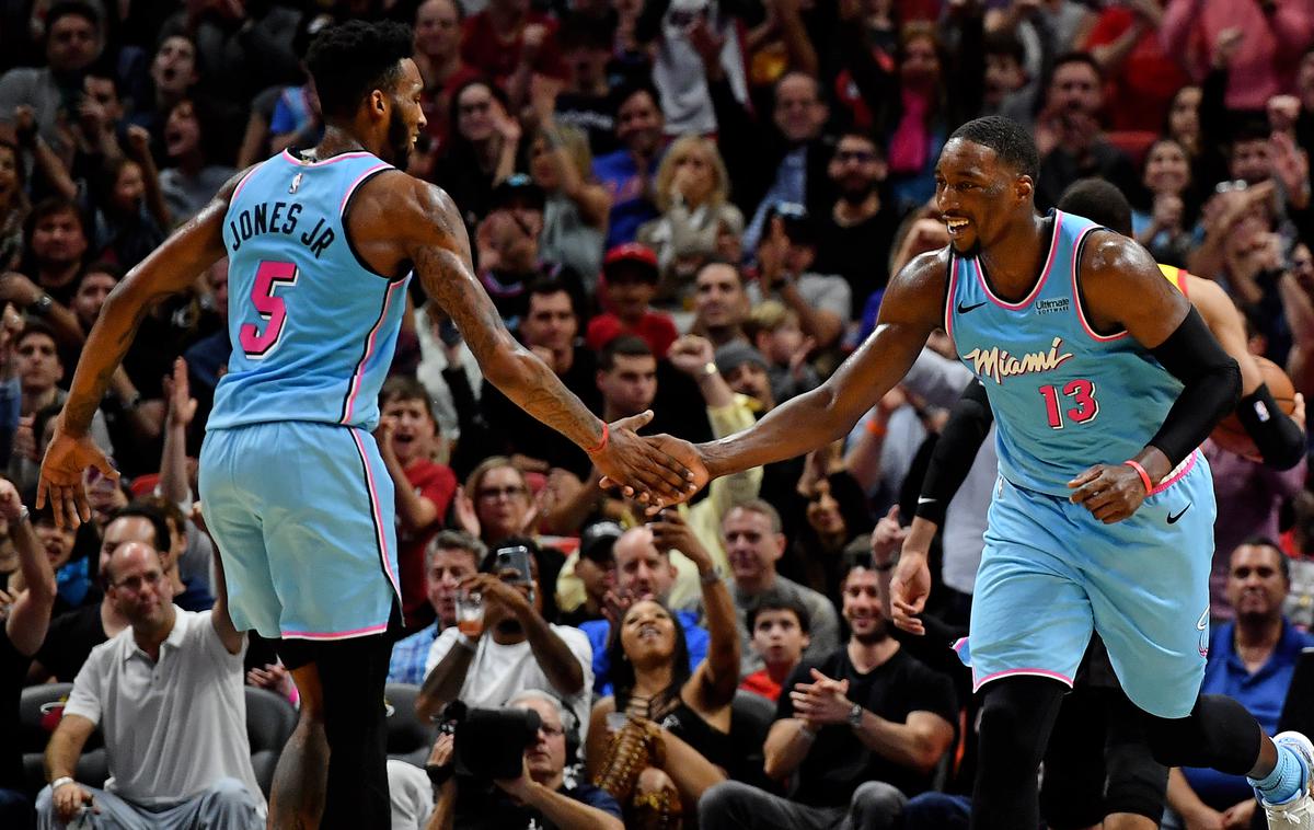 Miami Heat | Dragićeva soigralca Bam Adebayo in Derrick Jones Jr. sta prispevala pomemben delež k zmagi nad Utahom. | Foto Reuters