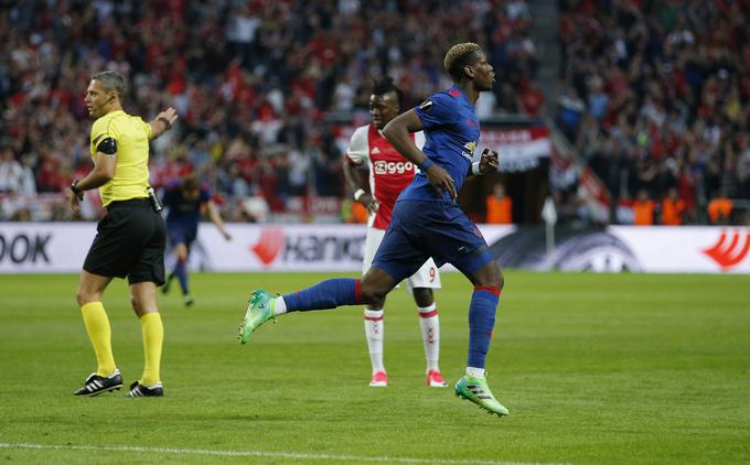 Prvi gol na tekmi je v 18. minuti dosegel najdražji nogometaš vseh časov Paul Pogba. Najboljši slovenski sodnik je gol seveda priznal in pokazal na sredino. | Foto: Reuters