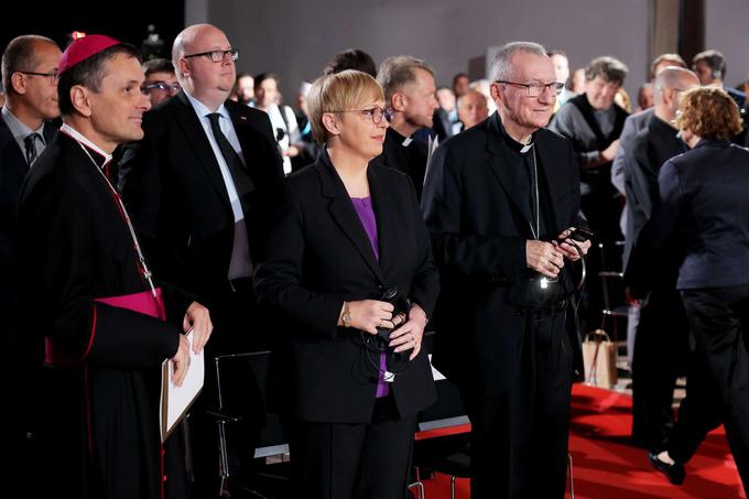 Odprtje foruma za dialog in mir na Balkanu. Predsednik SŠK Andrej Saje, predsednica republike Nataša Pirc Musar in vatikanski državni tajnik kardinal Pietro Parolin. | Foto: Matic Prevc/STA