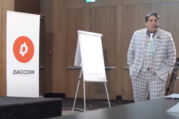 Igor Alberts januarja 2018 na predstavitvi DagCoina, na kateri je udrihal po svojem nekdanjem "delodajalcu" OneCoinu.  | Foto: YouTube / Posnetek zaslona