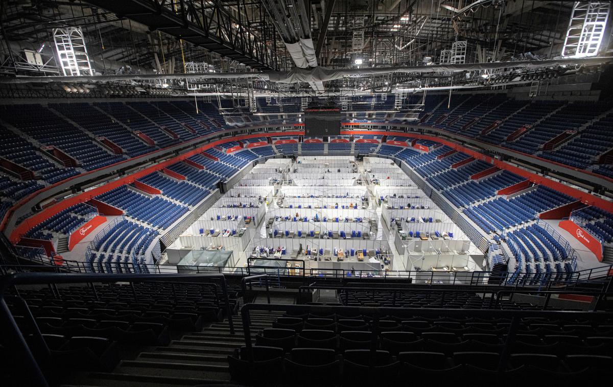 Stark Arena | Stark Arena s prekinitvami deluje kot covidna bolnica že skoraj leto dni, vse od prvega vala koronavirusa v Srbiji. | Foto Reuters