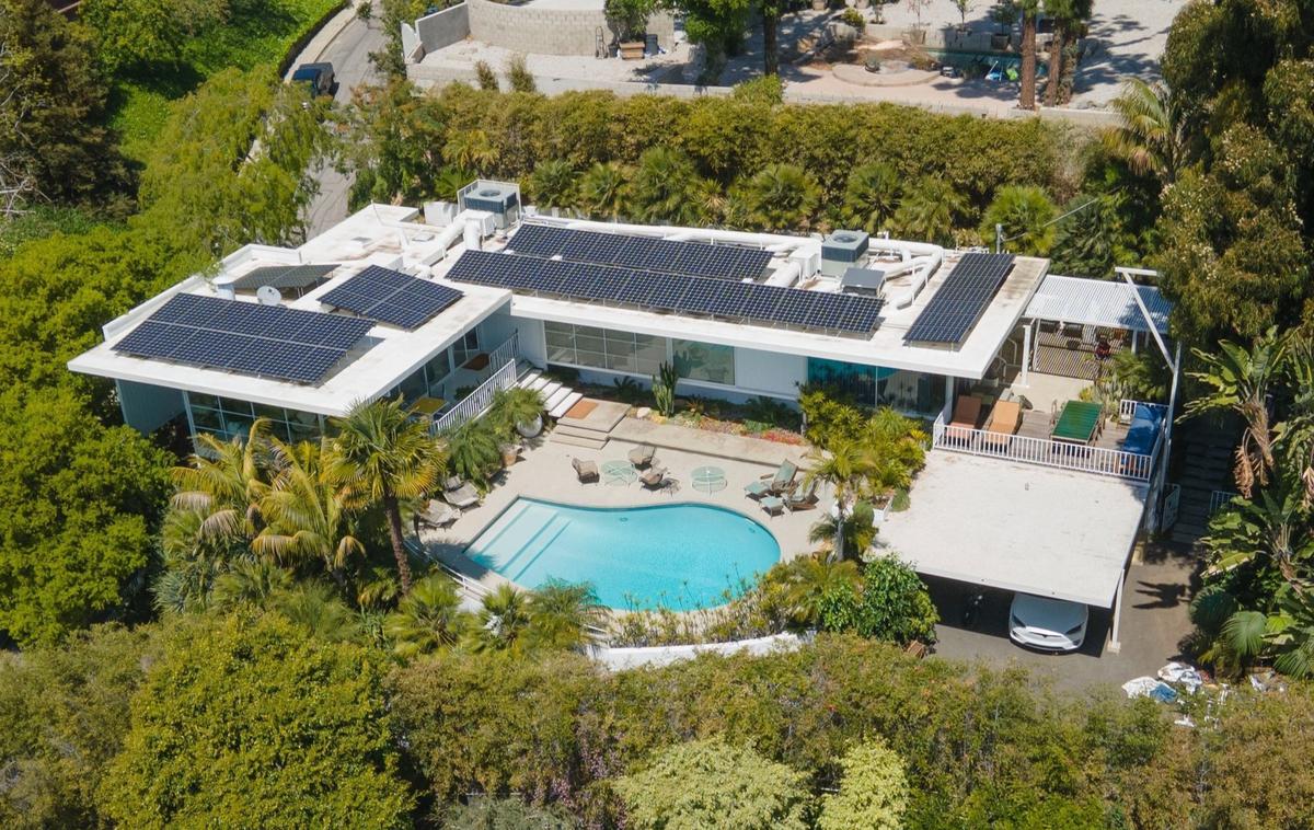 Vila Brada Pitta | Nepremičnino, za katero je odštel 5,5 milijona dolarjev (4,7 milijona evrov), je Brad Pitt kupil aprila 2023 od naftne dedinje Aileen Getty. | Foto Profimedia