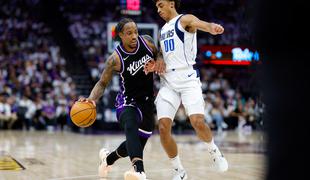DeMar DeRozan v restavraciji  "obračunal" z neznancem #video
