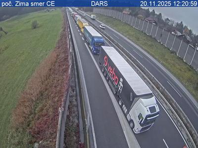 Na štajerski avtocesti zastoji tovornih vozil, občasno zapirajo predor Pletovarje