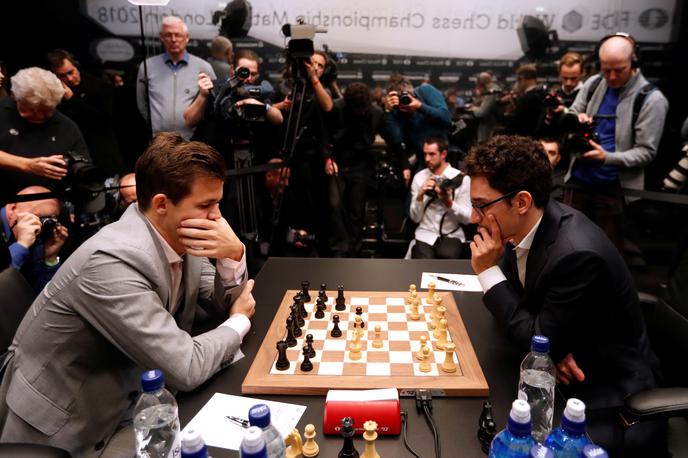 Magnus Carlsen, Fabiano Caruana | Magnus Carlsen in Fabiano Caruana še naprej ne popuščata. | Foto Reuters