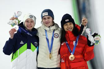 Nika postala tretja članica družine Prevc z olimpijsko kolajno