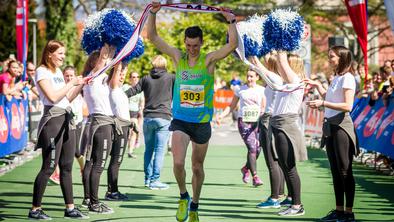 Gorski tekač Timotej Bečan ubranil lansko zmago na Malem kraškem maratonu