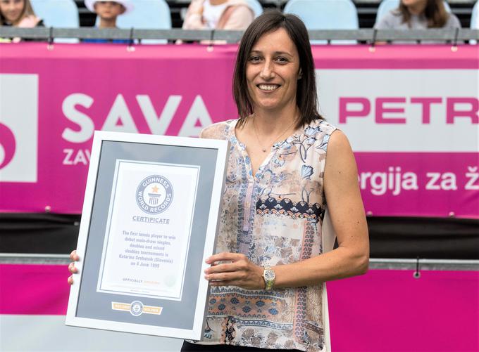 Srebotnikova je edina teniška igralka na svetu, ki je osvojila svoj debitantski turnir WTA v vseh treh mogočih konkurencah posamezno, dvojice in mešane dvojice. | Foto: Vid Ponikvar