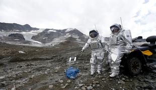 Trije astronavti po skoraj 200 dneh znova na Zemlji