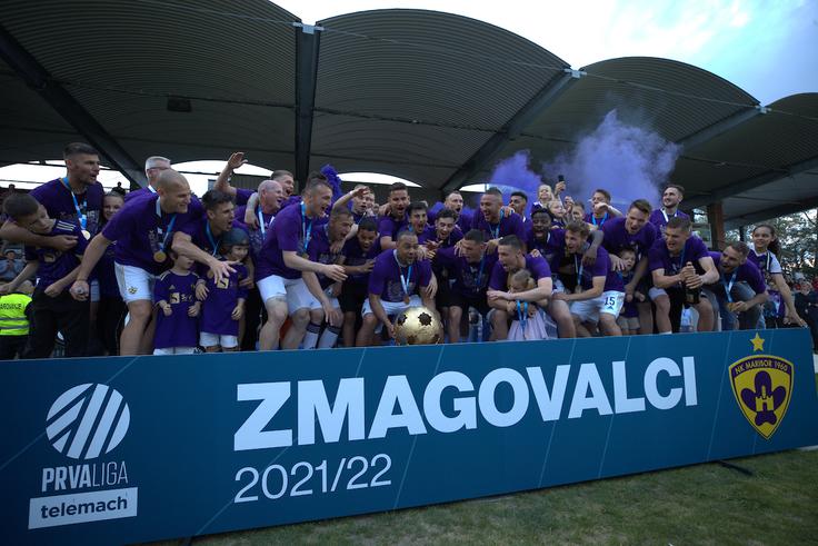 Maribor je novi slovenski prvak. S tem so vijolice prekinile triletno obdobje, v katerem niso osvajale lovorik. | Foto: Blaž Weindorfer/Sportida