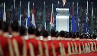 V Pekingu ugasnil olimpijski ogenj