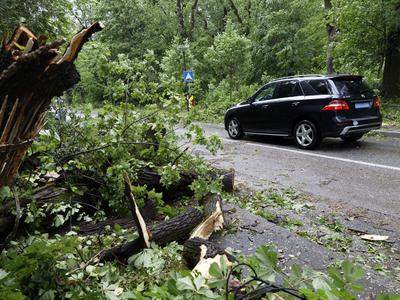 Na Hrvaškem zaradi močne burje številne motnje v prometu