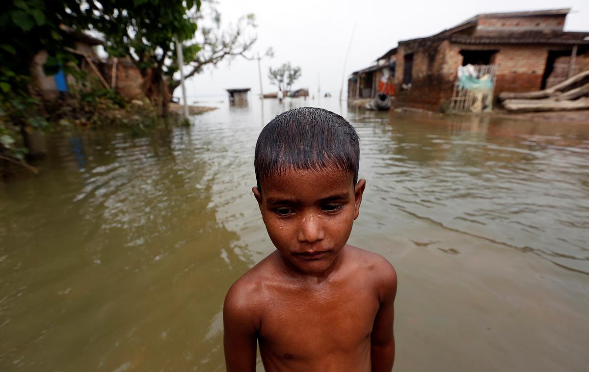 poplave Bangladeš Indija monsun | Voda je poplavila pokrajino in poškodovala most na avtocesti. | Foto Reuters
