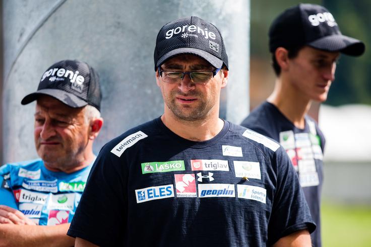 Gorazd Bertoncelj ni zadovoljen z ravnjo skakanja, ki jo kaže Domen Prevc. | Foto: Grega Valančič/Sportida