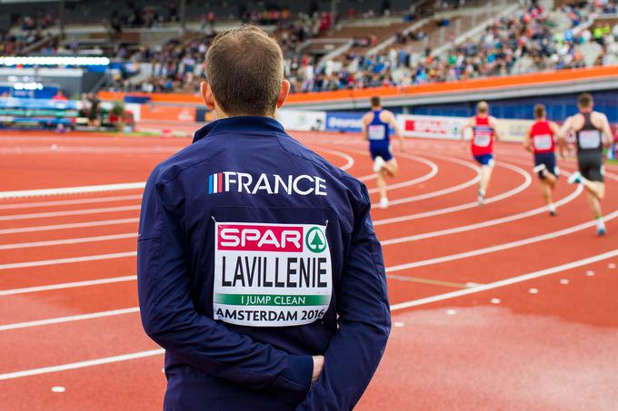 Prvi favorit Renaud Lavillenie je le spremljal dogajanje, nato pa opravil en skok in se prebil v finale. Vse drugo kot četrta zaporedna zlata medalja na evropskem prvenstvu bo presenečenje. | Foto: Peter Kastelic