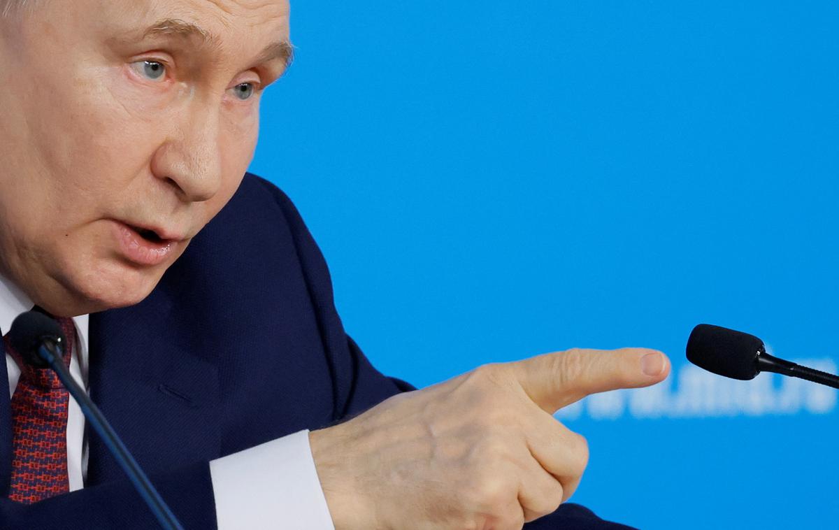 Vladimir Putin | Ruski predsednik Vladimir Putin je dejal, da je Moskva pripravljena oboroževati Pjongjang, če bodo ZDA z zaveznicami še naprej dobavljale orožje Ukrajini. | Foto Reuters