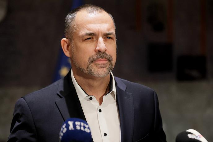 Dejan Kaloh | Kaloh je lani jeseni izstopil iz stranke in poslanske skupine SDS ter se je tedaj v novi stranki nameraval pridružiti poslancu in dolgoletnemu strankarskemu kolegu Anžetu Logarju. | Foto STA