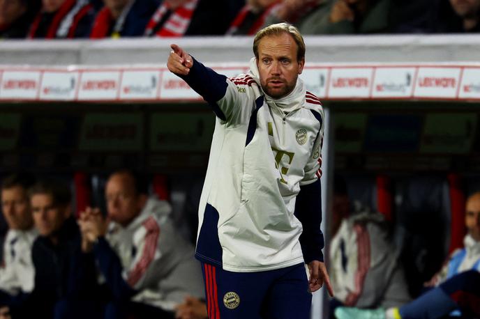 Bayern Aaron Danks | Bayern je prvič vodil Aaron Danks, dosedanji pomočnik je zamenjal Vincenta Kompanyja, ki se je v petek zgrudil in ostaja v bolnišnici. | Foto Reuters
