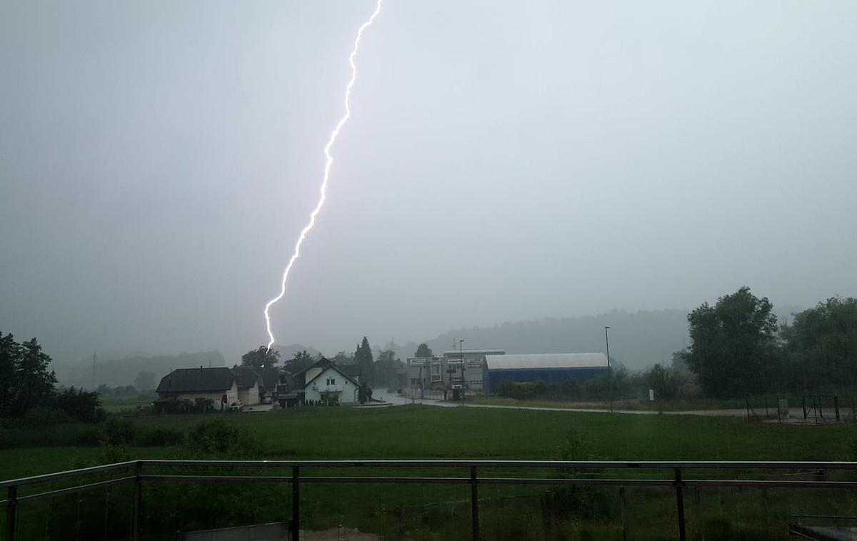 Strela Grosuplje | Plohe in nevihte bodo nastajale predvsem popoldne. | Foto Metka Prezelj