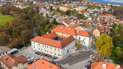Prenovljen slovenski grad vabi na jesenski izlet