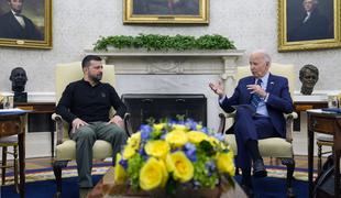 Biden obljubil Zelenskemu, da bo v vojni z Rusijo zmagala Ukrajina