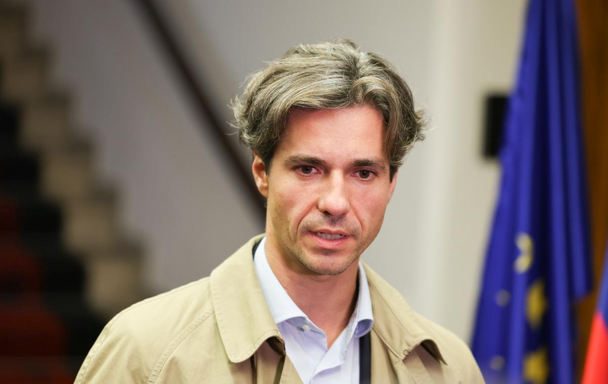 Protestni shod Novo mesto | Državnemu zboru predlagajo, da poslanci po obravnavani interpelaciji ministru izrečejo nezaupnico. | Foto Bojan Puhek