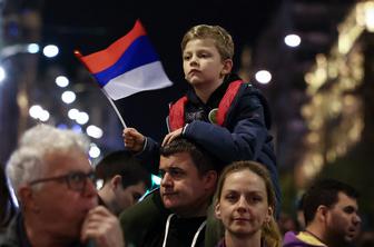 V Srbiji nadaljevanje protestov, tudi proti provladnim medijem