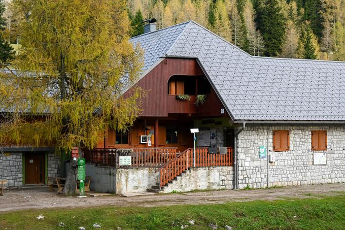 Koča na Zelenici je odprta od petka popoldne do nedelje zvečer. | Foto: Matej Podgoršek