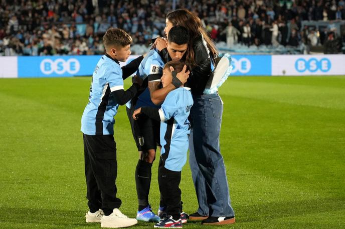 Luis Suarez | Luis Suarez s hčerko in sinovoma. | Foto Reuters