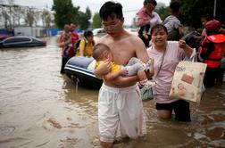 Poplave terjale 302 življenji, pogrešane še iščejo #video
