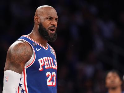 LeBron James s kletvicami nad navijača, razlog je bil osebne narave #video